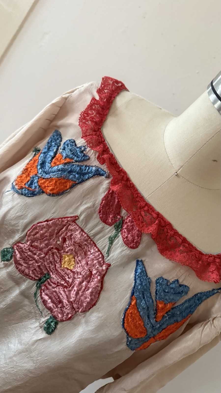 Vintage 40s 50s Handmade/Embroidered Floral Silk … - image 7