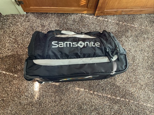 Samsonite 2 Wheeled Rolling Duffel Bag 22 Inch Black Water Resistant - Picture 1 of 3