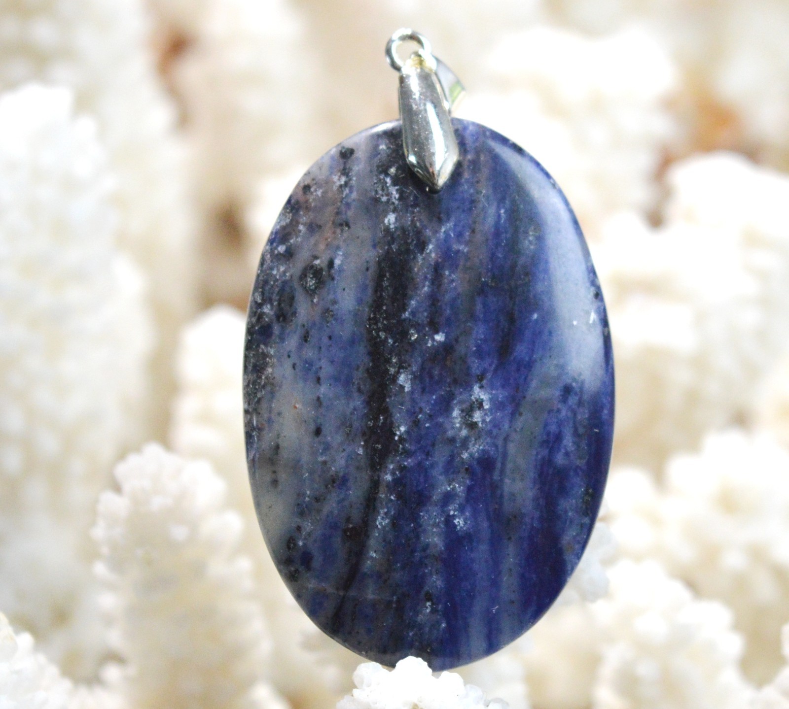 Sodalite de Namibie : pendentif cabochon 71 cts en pierre naturelle de prestige FX15