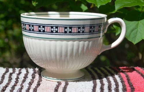 ANTIQUE 1922 TRENTHAM WEDGWOOD RED BOUILLON ETHURIA ENGLAND COFFEE CUP - Picture 2 of 4