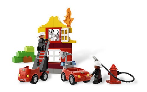 *NEW* SEALED SET - LEGO DUPLO My First Fire Station 6138 - Fire Truck Hydrant - Picture 4 of 6