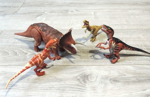 DINOSAURES : TRICERATOPS