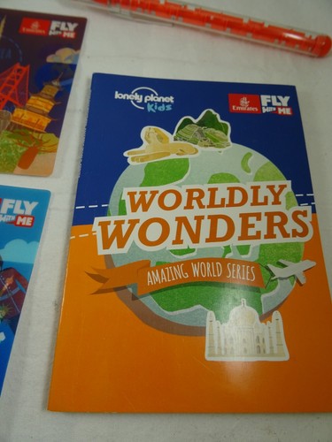 Kit Emirates Fly with Me Lonely Planet custodia per trasporto bambini NUOVA - Foto 9 di 16
