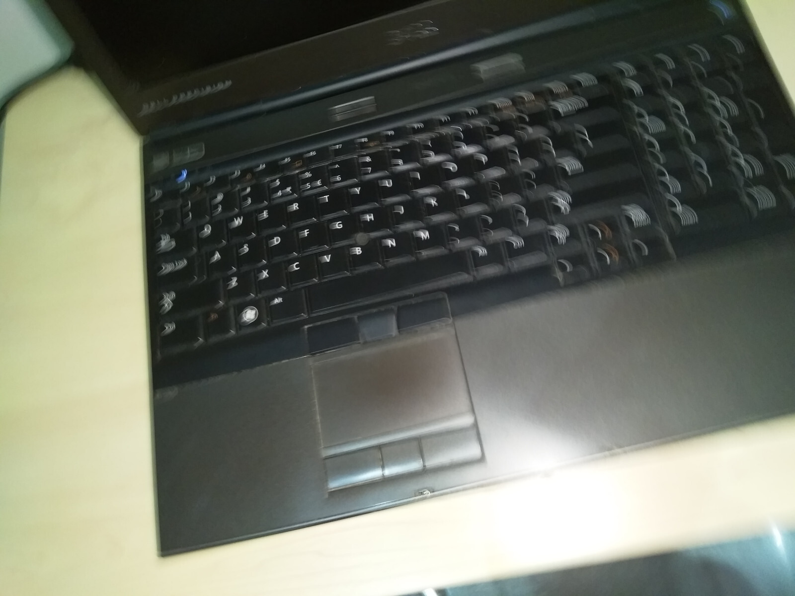 Dell Precision M4600 core i7-2720QM 16GB RAM powers on & runs,screen is black - Picture 4 of 9
