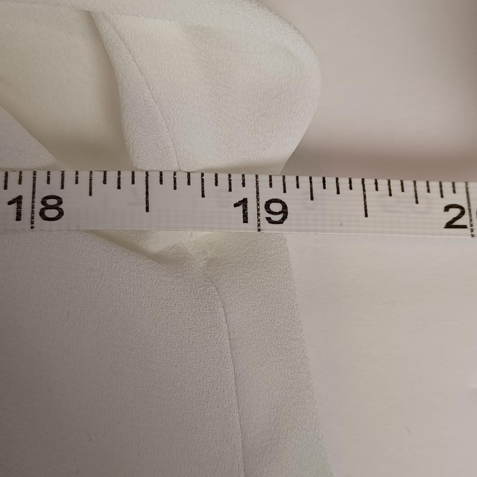 BCBG Maxazria White Split Back Blouse Medium Flow… - image 3