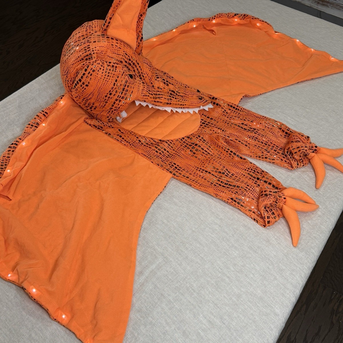 POTTERY BARN KIDS LIGHT-UP PTERODACTYL DINOSAUR HALLOWEEN COSTUME 4-6 YEARS View 3