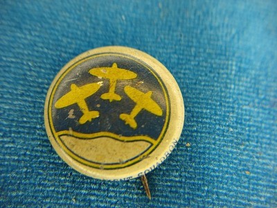 VINTAGE KELLOG'S ''PEP'' PIN - 42nd BOMBARDMENT SQUADRON 