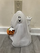 Hallmark 2006 Halloween Animated Roaming Ghos...