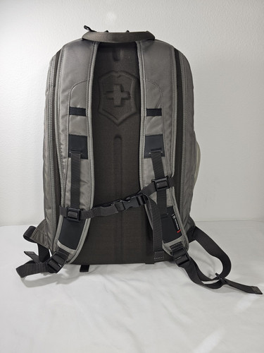 Victorinox Altmont 3.0 Vertical-Zip Laptop Backpack For Work Or Scool - Picture 5 of 12