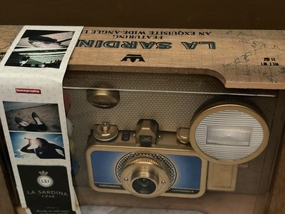 La Sardina Czar Lomography Metal Edition with Flash Books