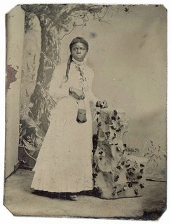 BLACK WOMAN IN FULL LENGTH DRESS HOLDS PURSE AFRICAN AMERICAN TINTYPE PHOTO