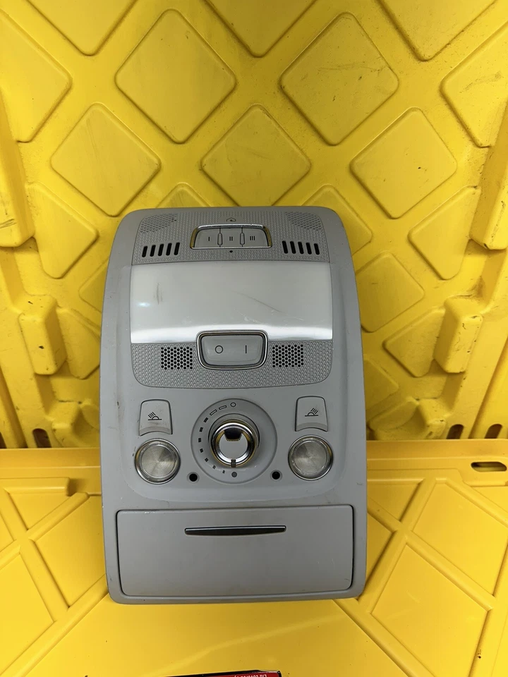 Luz domo interruptor techo corredizo Audi A5 A4 Q5 2013-2016 - 8T0947135BM OEM Foto 2 de 4