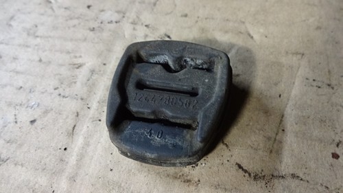 Mercedes-Benz W208 C208 CLK 230 Halter Gummi Kraftstoffpumpe 1244780582