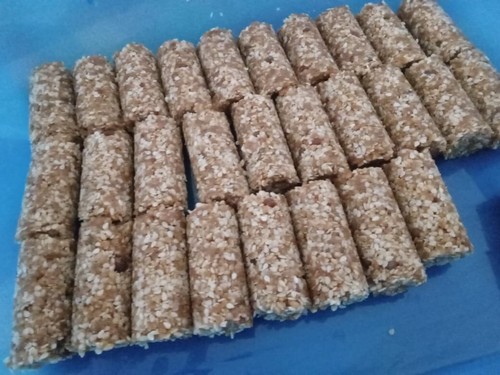 Gingelly Rolls (Thala Karali) with Jaggery & Sesame Seeds Homemade ...