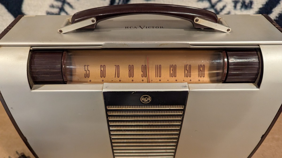 RCA Victor Model #8 BX6 Vacuum Tube Bakelite Portable AC/DC Radio