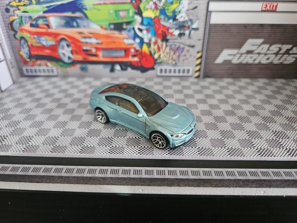Hot Wheels BMW M4 Diecast Coleccionable Combine Post En muy buena condición+ Foto 2 de 4