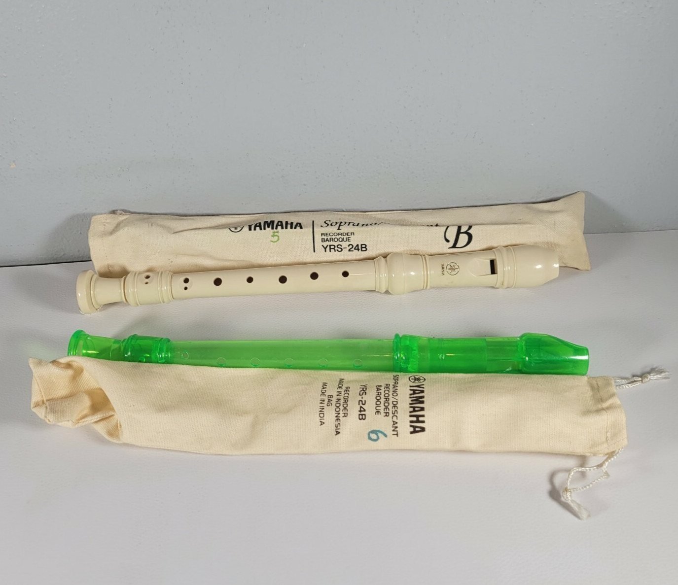 S Yrs‑24b &ndash; Lot Of 2 Sets &ndash; 5/6 Units &ndash; Off‑white/green &ndash; W/ Bags