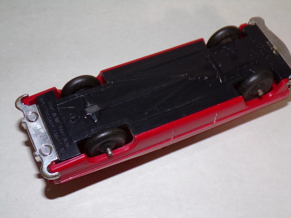 Lionel original automobile for 6414 6424 auto carriers 100% original Red 1950's - Image 3 of 4