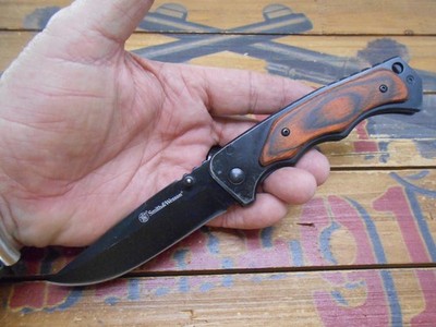Smith & Wesson Pocket Knife Liner Lock Plain Edge Blade 1137410-1222