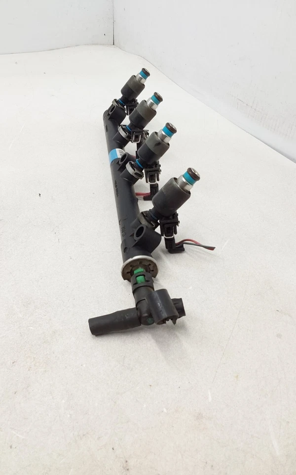 Conjunto de 4 inyectores de combustible Saturn 1998 OEM Foto 3 de 4