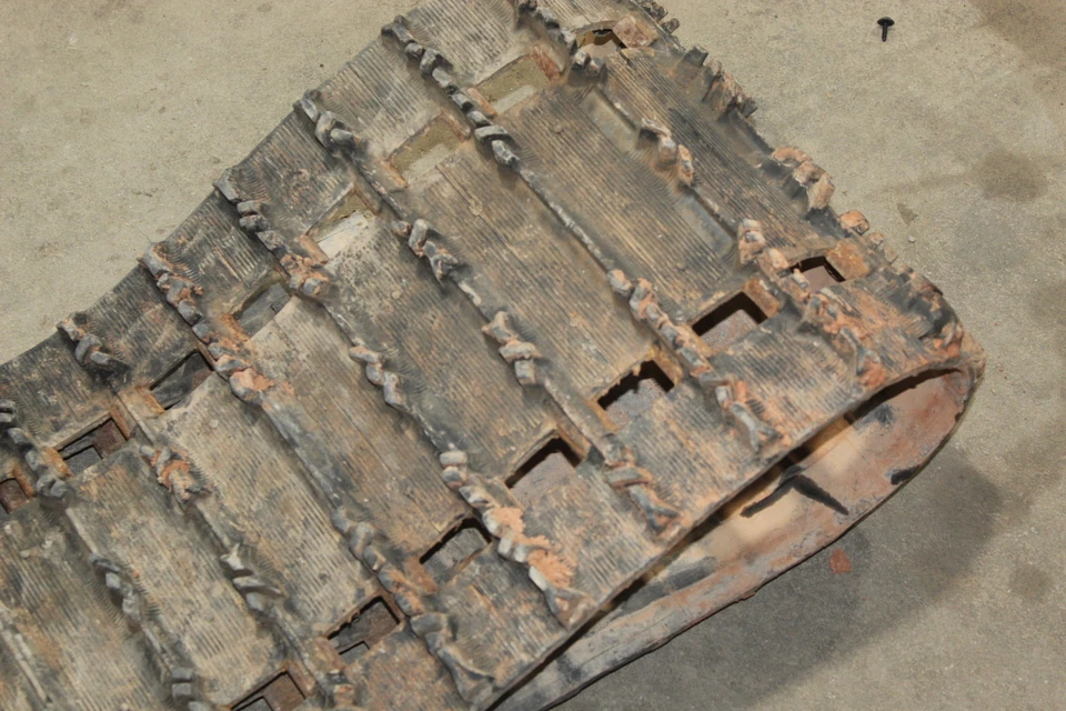 2012 Ski-doo Grand Touring 550f Sport Track 16x137x1.2 504152734 - Image 2 of 4