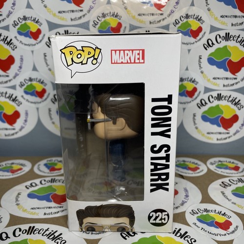 Tony Stark Funko Pop! 2017 Summer Convention Exclusive #225 Holding Helmet - Picture 4 of 11