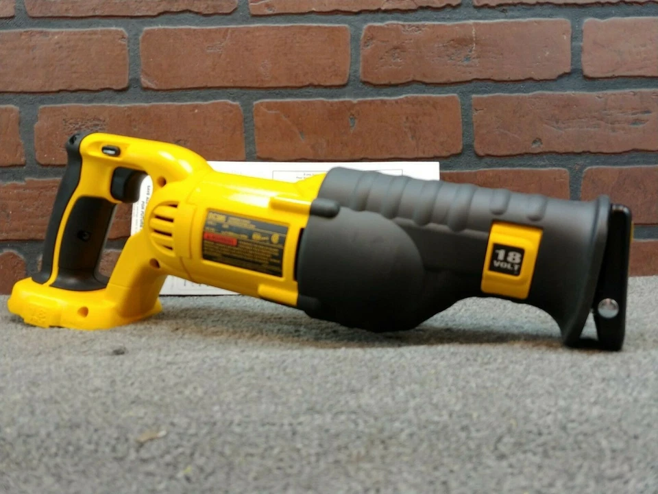 Dewalt DC385 18V Variable Speed 4-Way Blade Clamp-***NEW*** - Image 3 of 4