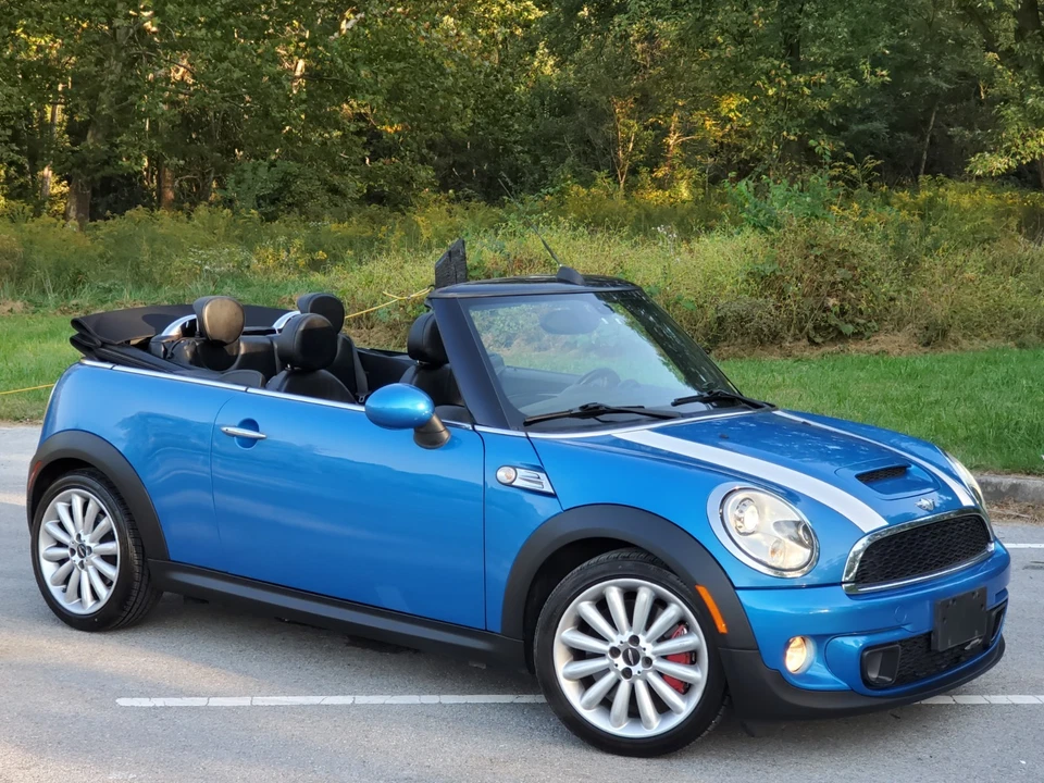 Mini Cooper 2011 convertible John Cooper Works Foto 2 de 4