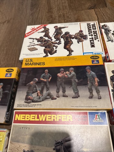 Vintage Group Lot Of 11 1/35 Scale Military Figures Open Box Unbuilt - Picture 5 of 5