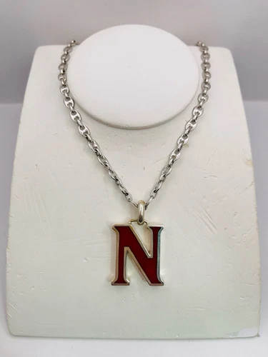 Collana catena Gucci anni 70 argento sterling con iniziale smaltata rossa N 38" Gucci