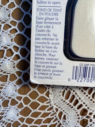 COVERGIRL Simply Powder Foundation, Classic Ivory 905 Mirrored Compact w/ Sponge - Picture 10 of 13