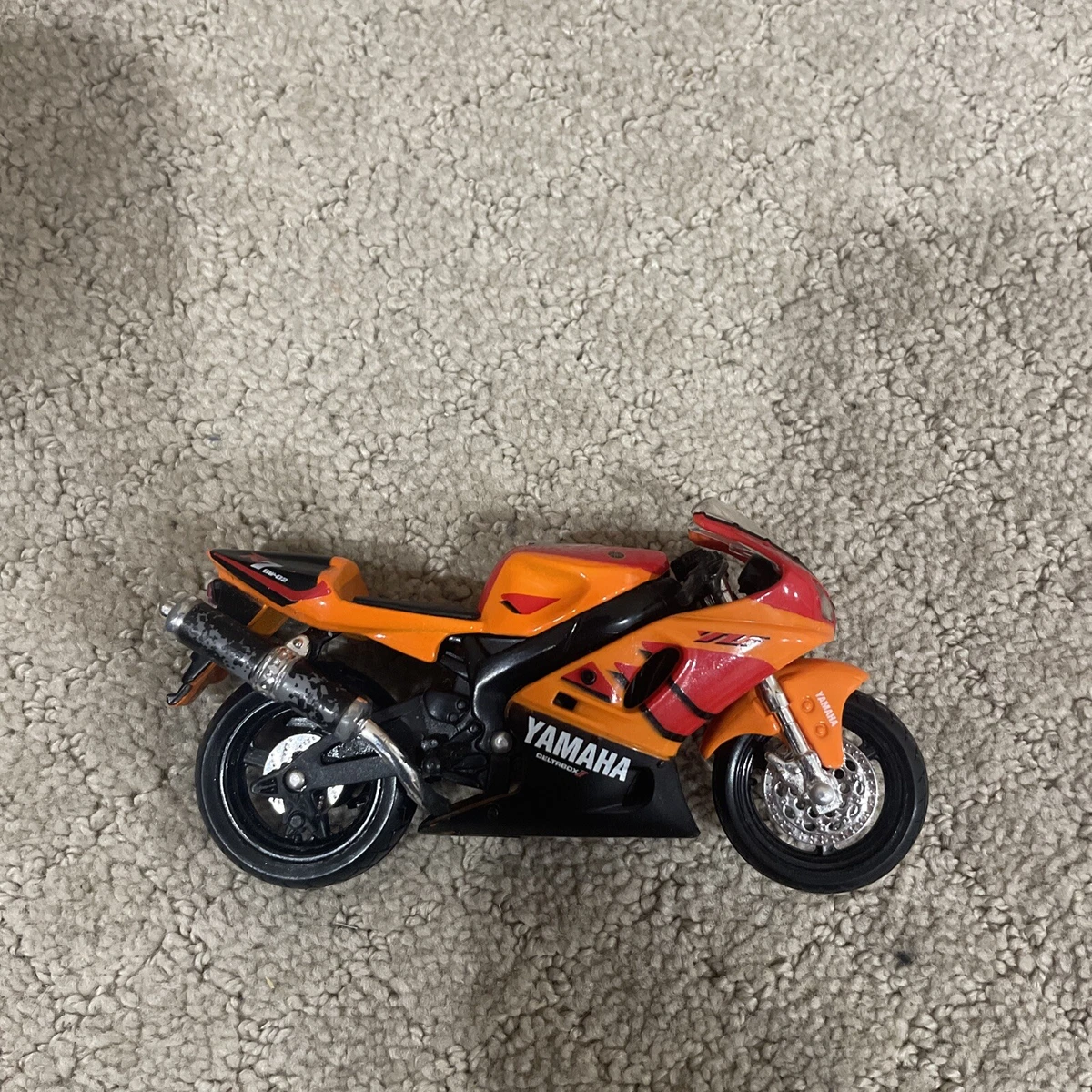 1:18 Scale Maisto YAMAHA YZF-R7 OW-02 YZF Superbike SWC Diecast