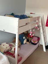 Bopita Kompakt Hochbett mit Treppe in weiß auf 2 Höhen verstellbar 