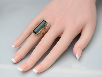 Wunderschöner länglicher grüner Turmalin Statement Ring in 14K Gelbgold