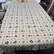 Mantel de tela navideña 56" x 65" coronas de enrejado topiario aves acebo