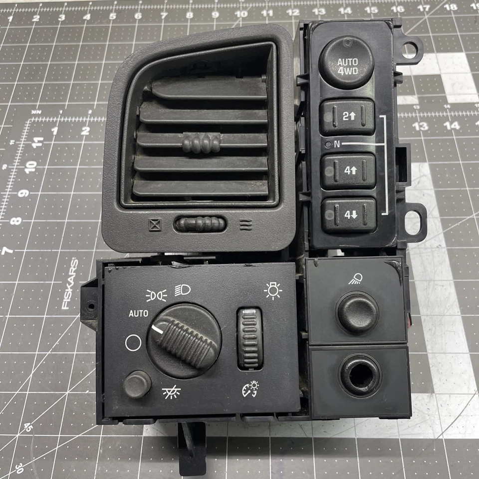 1999 2006 Silverado Sierra Headlight Cargo Fog 4X4 4WD Switch Assembly 15034164 - Image 3 of 4