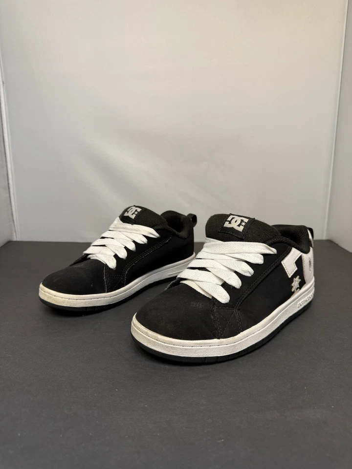 Tênis DC Shoes Court Grail preto/branco camurça infantil 3,5 Y2K em excelente estado usado - Imagem 2 de 4