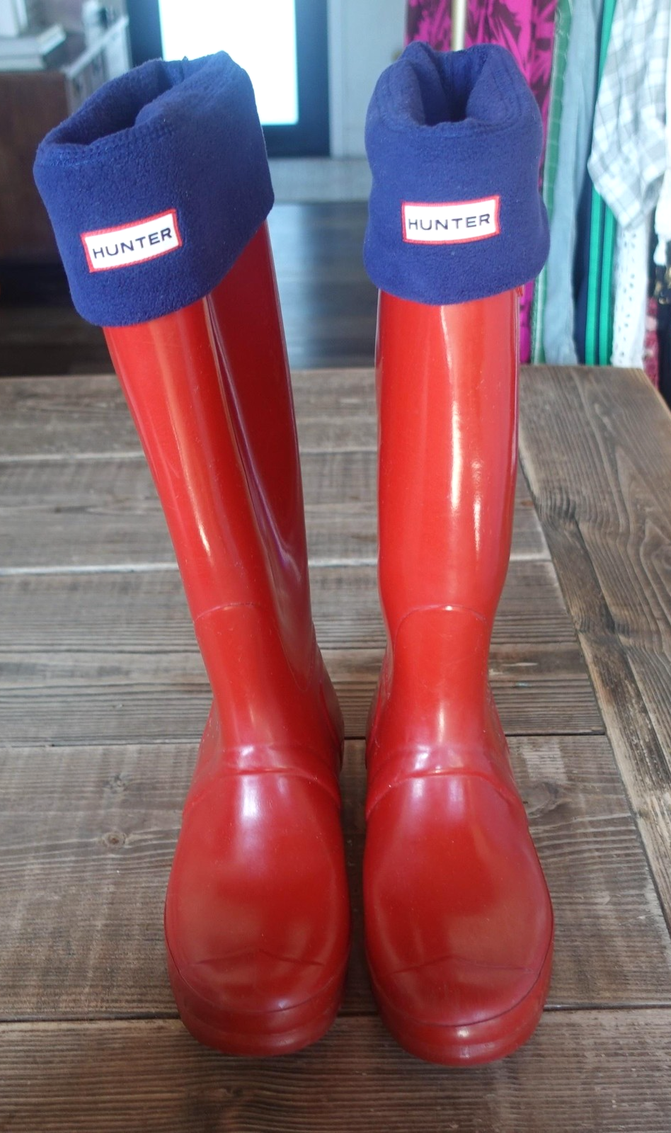 Hunter Rain Boots Womens Size 10 Red Tall Waterproof Rubber Navy Welly Socks-image