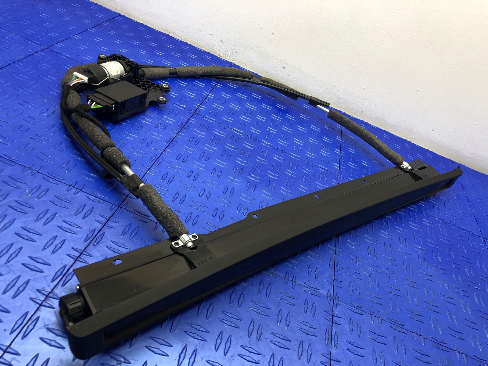2013-2021 MASERATI QUATTROPORTE M156 RIGHT REAR DOOR SUNSHADE BLIND BLACK OEM