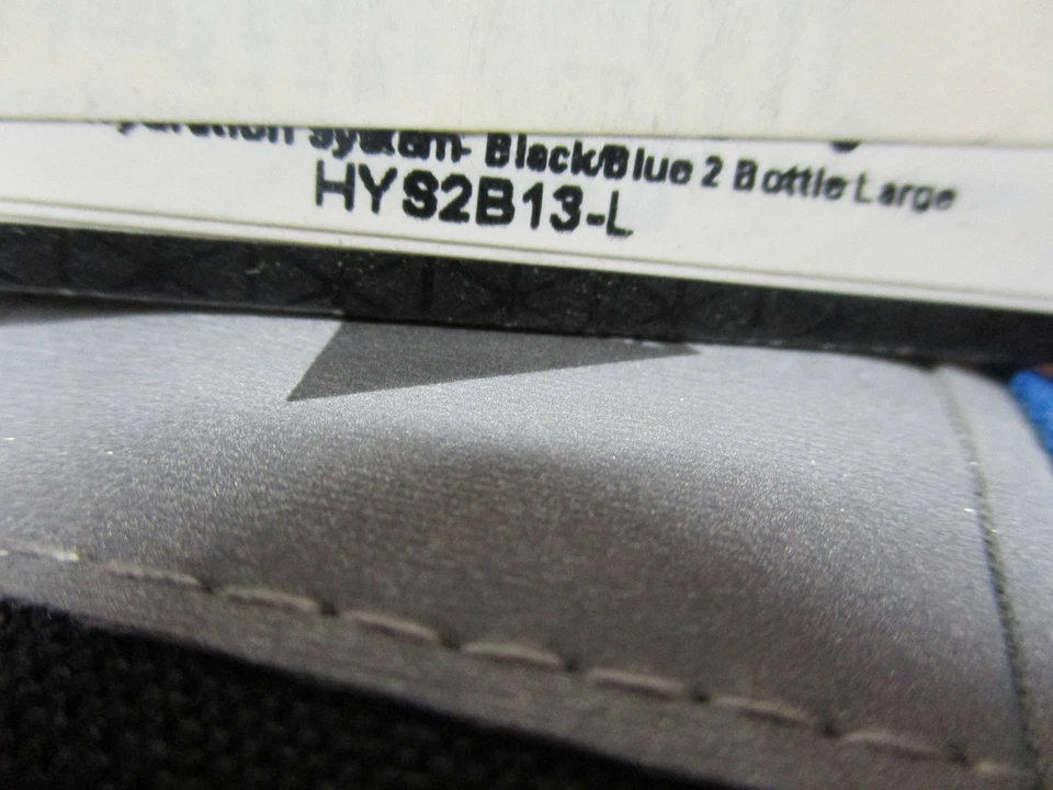 NEW PROFILE DESIGN SYNC HYDRATION SYSTEM BELT W/ 2 8oz BOTTLES - BLUE - LARGE - Image 4 of 4