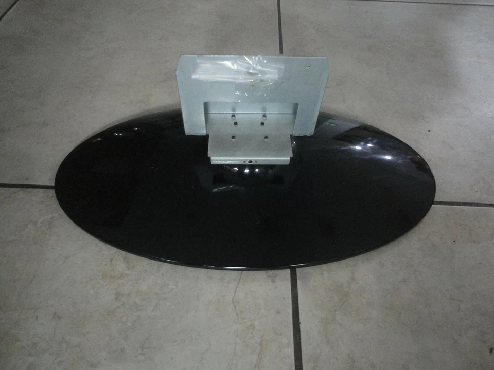 SOPORTE POLAROID P32K68#01001 USADO EN VARIOS MODELOS DE TV 26". TORNILLOS DE MONTAJE SON I Foto 2 de 2