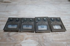 Lot de quatre anciennes portes de boîte aux lettres en métal