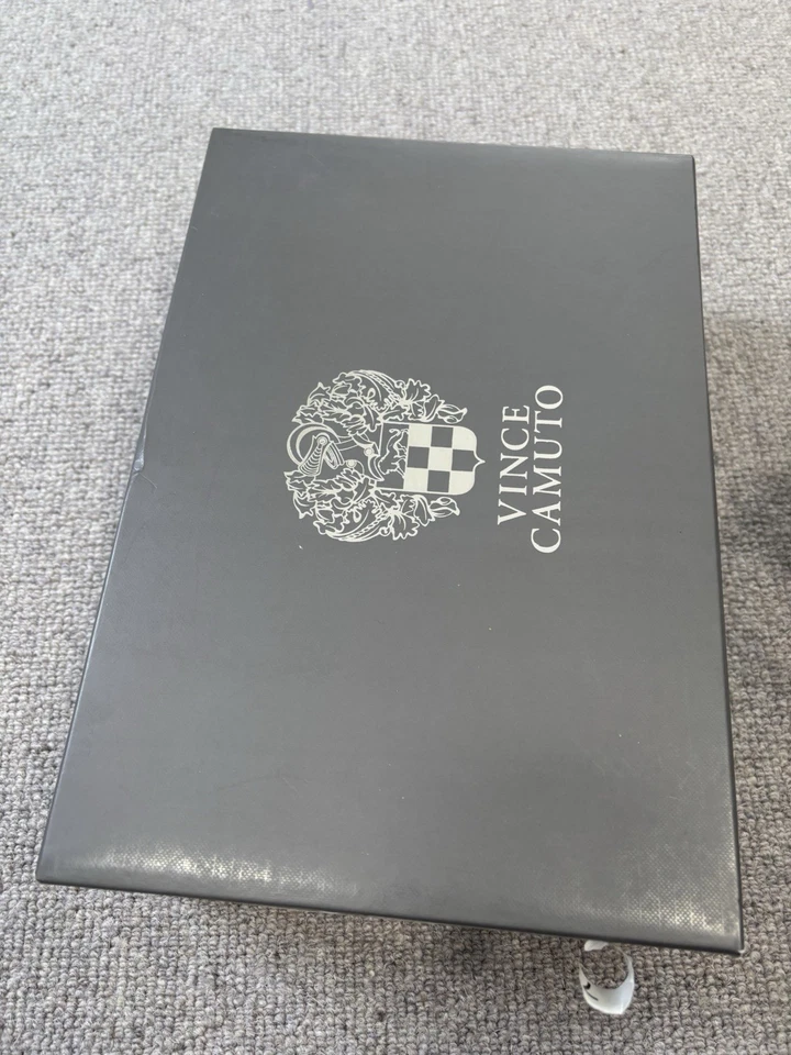 Vince Camuto Women's Navy Leather Shoe/Sandal Size 4 - Image 2 of 4