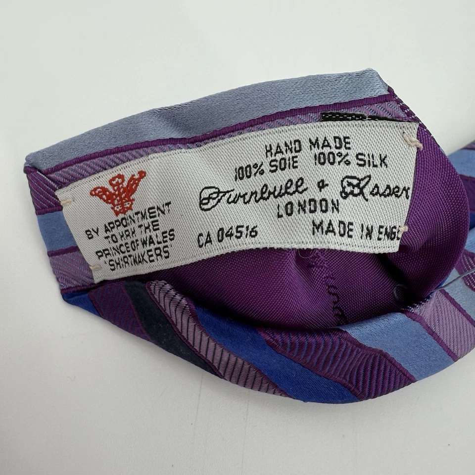 Corbata Turnbull & Asser púrpura azul y negro a rayas toda seda hecha a mano en Inglaterra Foto 4 de 4