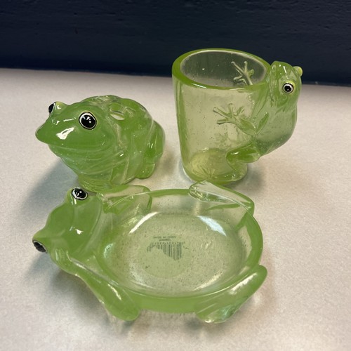 Vintage Poly Resin Green Frog Bathroom Soap Dish ,Cup , Toothbrush Holder