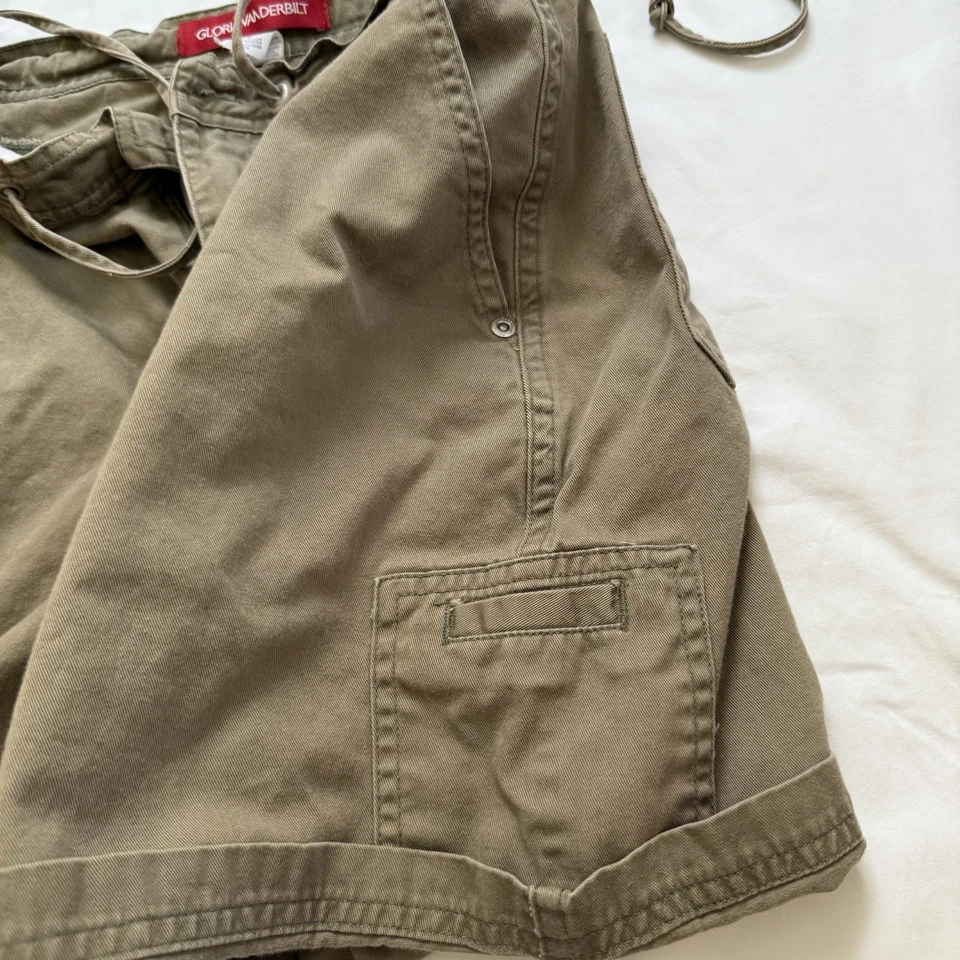 Pantalones cortos para mujer talla 4 Gloria Vanderbilt en color - verde camuflaje. Pantalones cortos de verano Foto 3 de 4