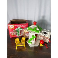 Vintage 1980s Kenner Strawberry Shortcake Garden House Playset with Box Extras
