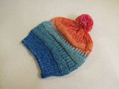 Handcrafted Beanie Hat Multicolored Pom Pom 100% Merino  display picture 2