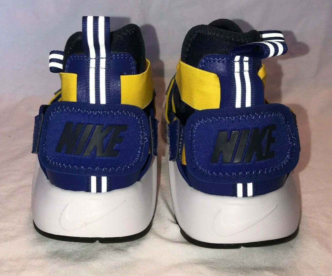 nike air huarache 5.5 kids yellow