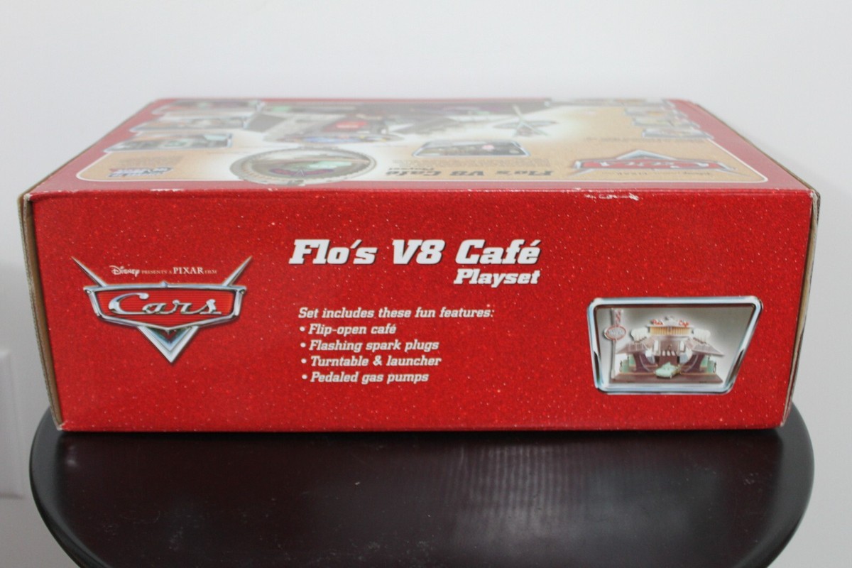 ORIGINAL FLO'S V8 CAFE PLAYSET Disney Pixar Cars Desert 2006